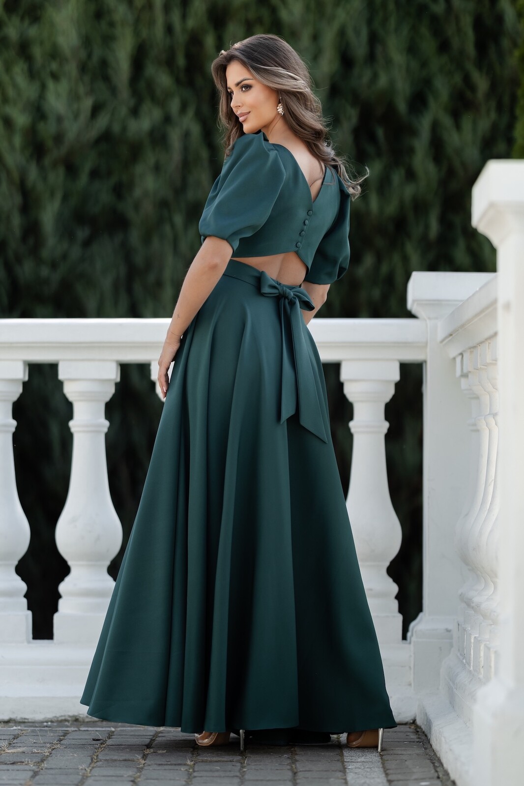 Lacoria Tmavozelené spoločenské šaty s odhaleným chrbtom Veľkosť: XL