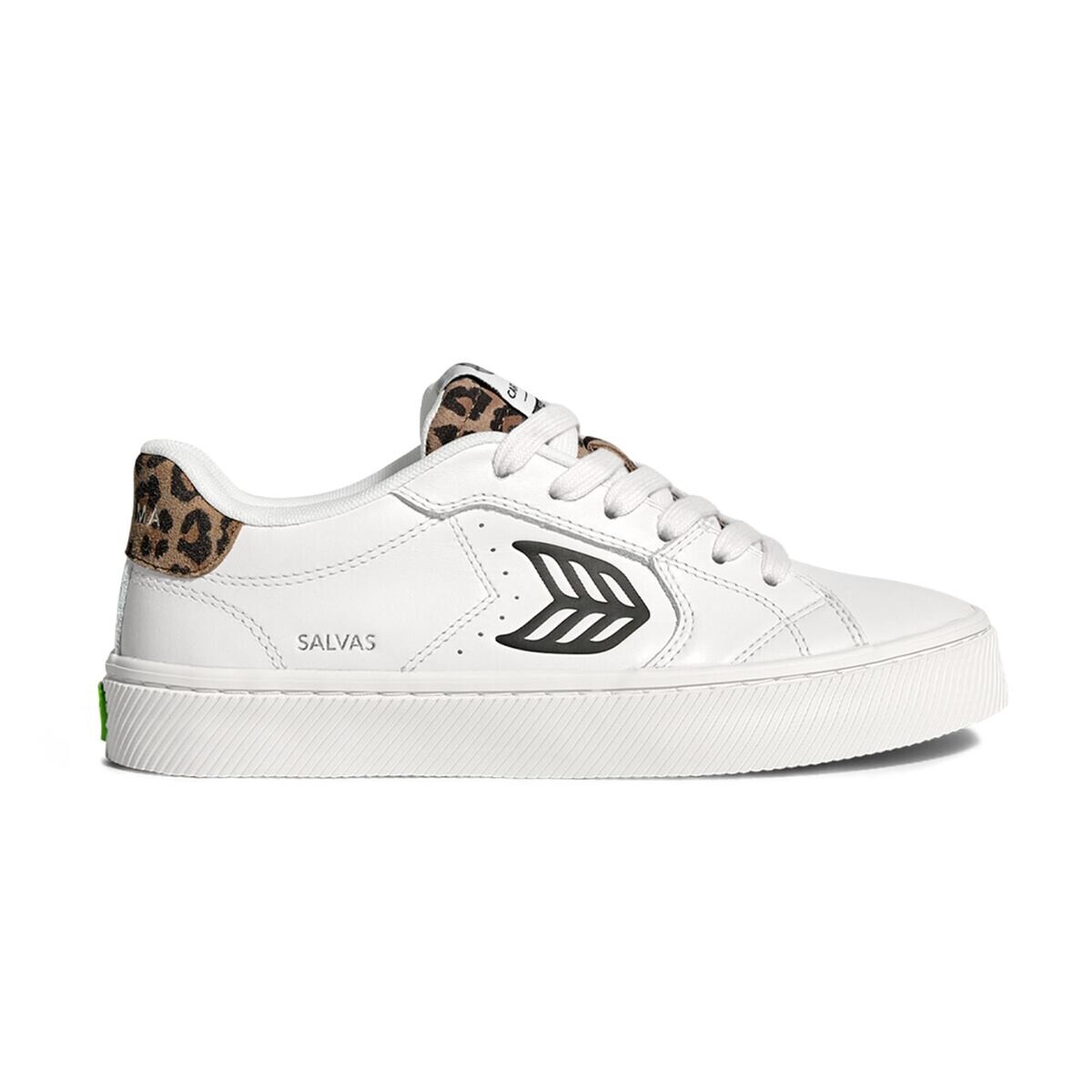 Pánské volnočasové boty Cariuma SALVAS White Leather Black Logo Leopard Print Sneaker