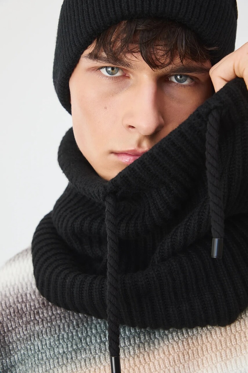 Šál komín Medicine čierna farba, jednofarebná