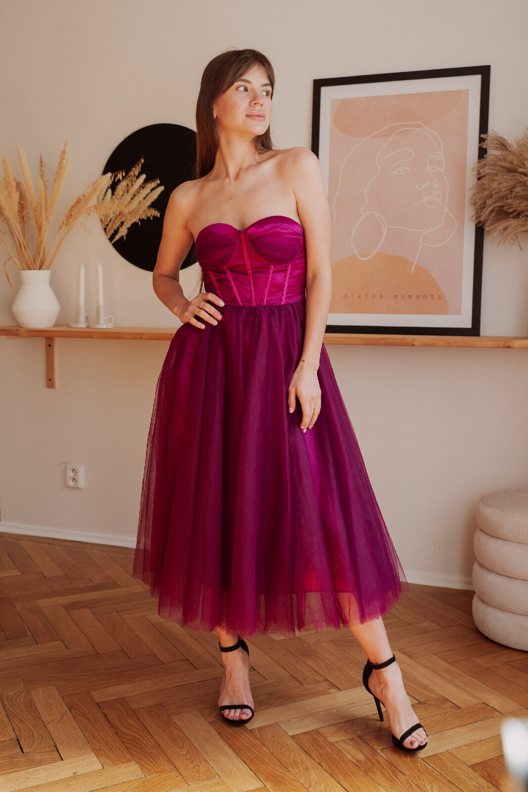 Eva & Lola Purpurové midi šaty s korzetom a tylovou sukňou Veľkosť: M