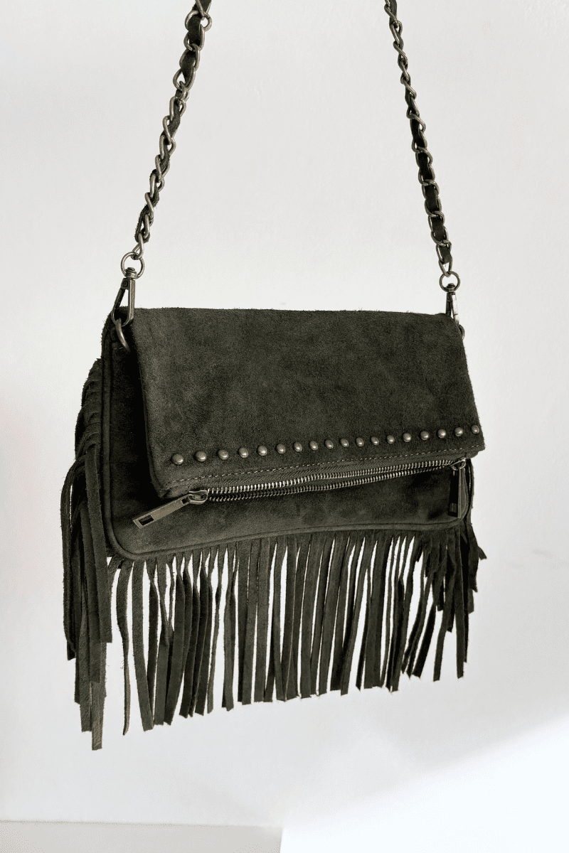 Semišová kabelka s retiazkou a strapcami
