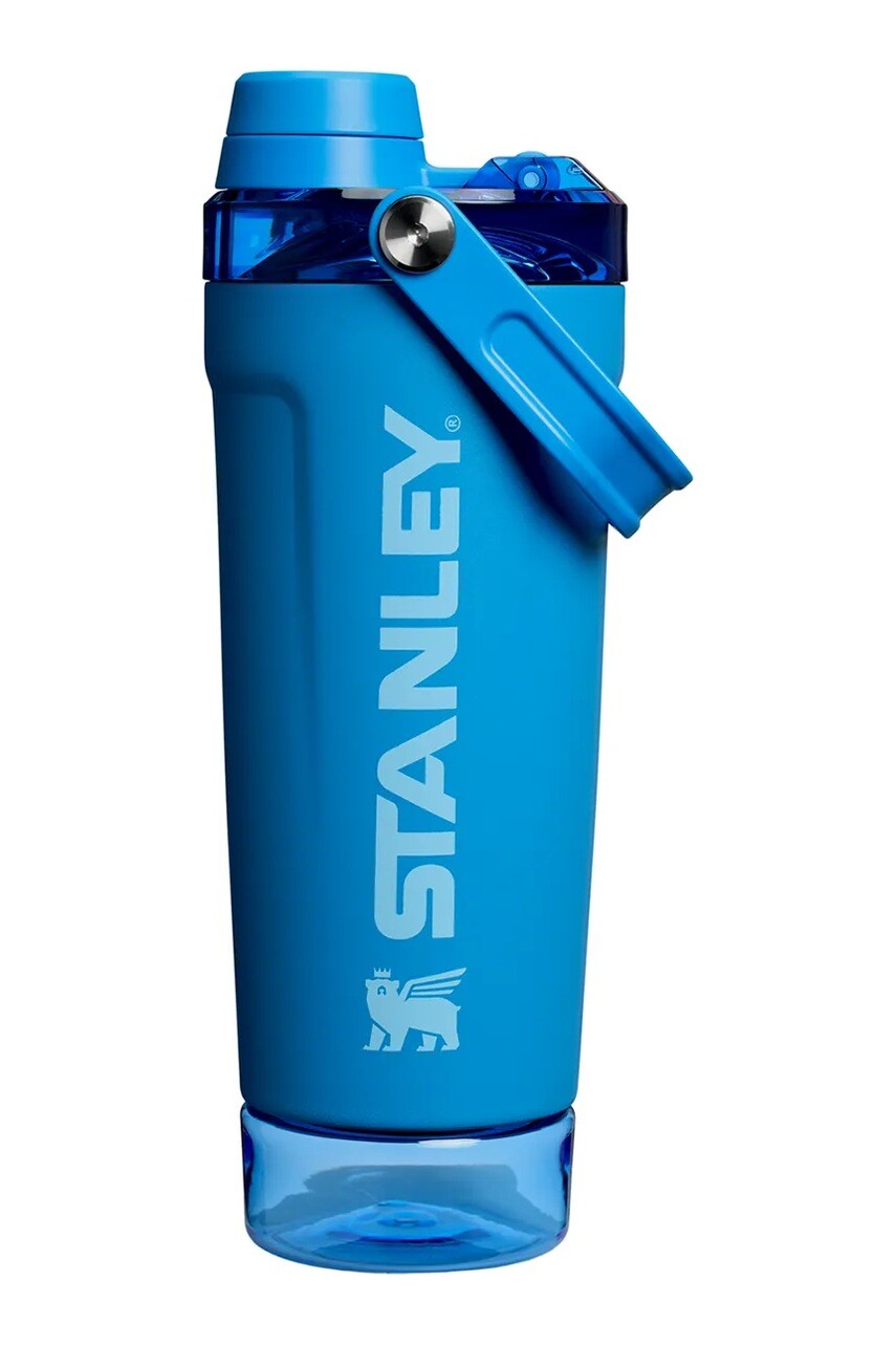 Šejker na koktaily Stanley The Activate Shaker 0,6 L modrá farba