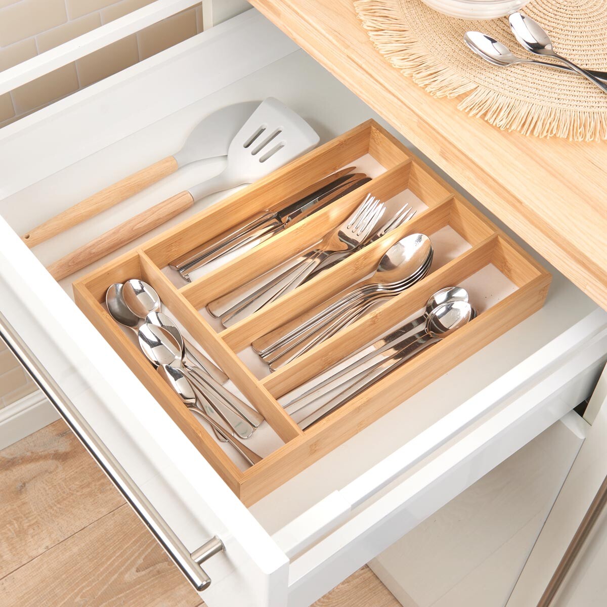 Bambusový organizér do zásuvky