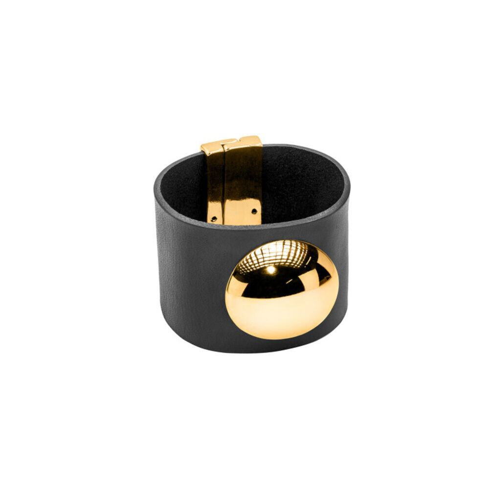 Široký kožený náramok s pozlátenou pologuľou 18911