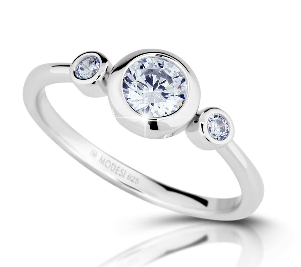 Modesi Módny strieborný prsteň so zirkónmi M02411 50 mm