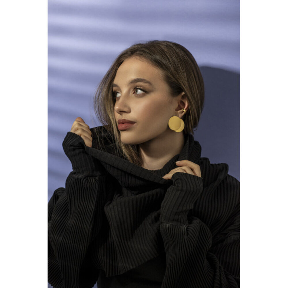 Minimalistická záušnica z pozlátenej chirurgickej ocele - 4,1 mm 18933