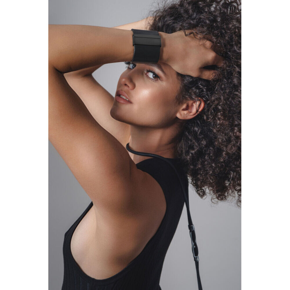 Kožený náramok dámsky s čiernym matným zapínaním 18799