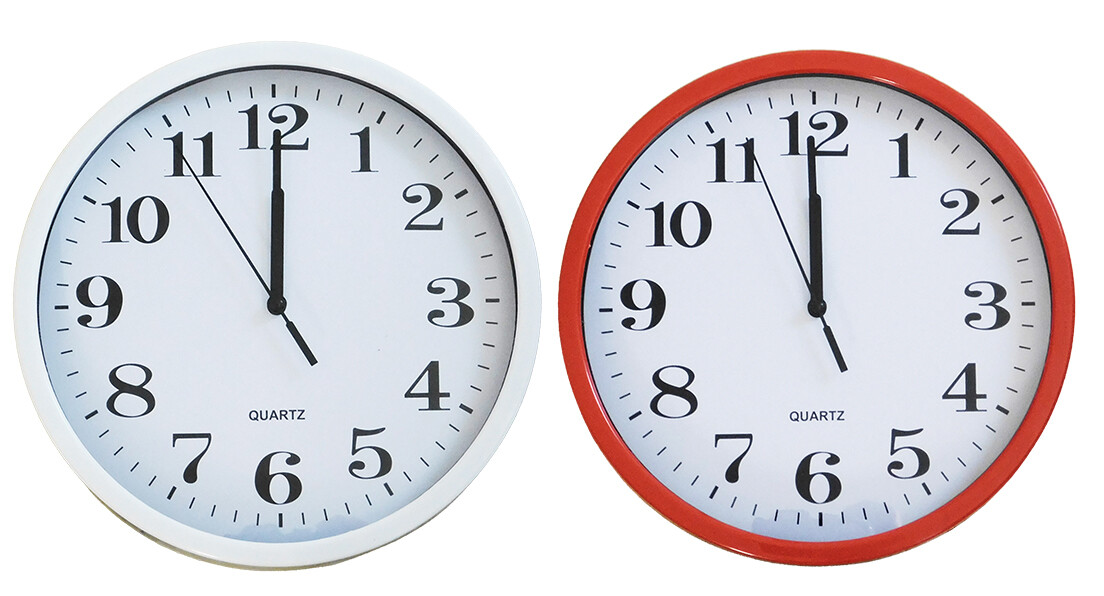 MAKRO - Hodiny nástenné 24,5cm rôzne farby