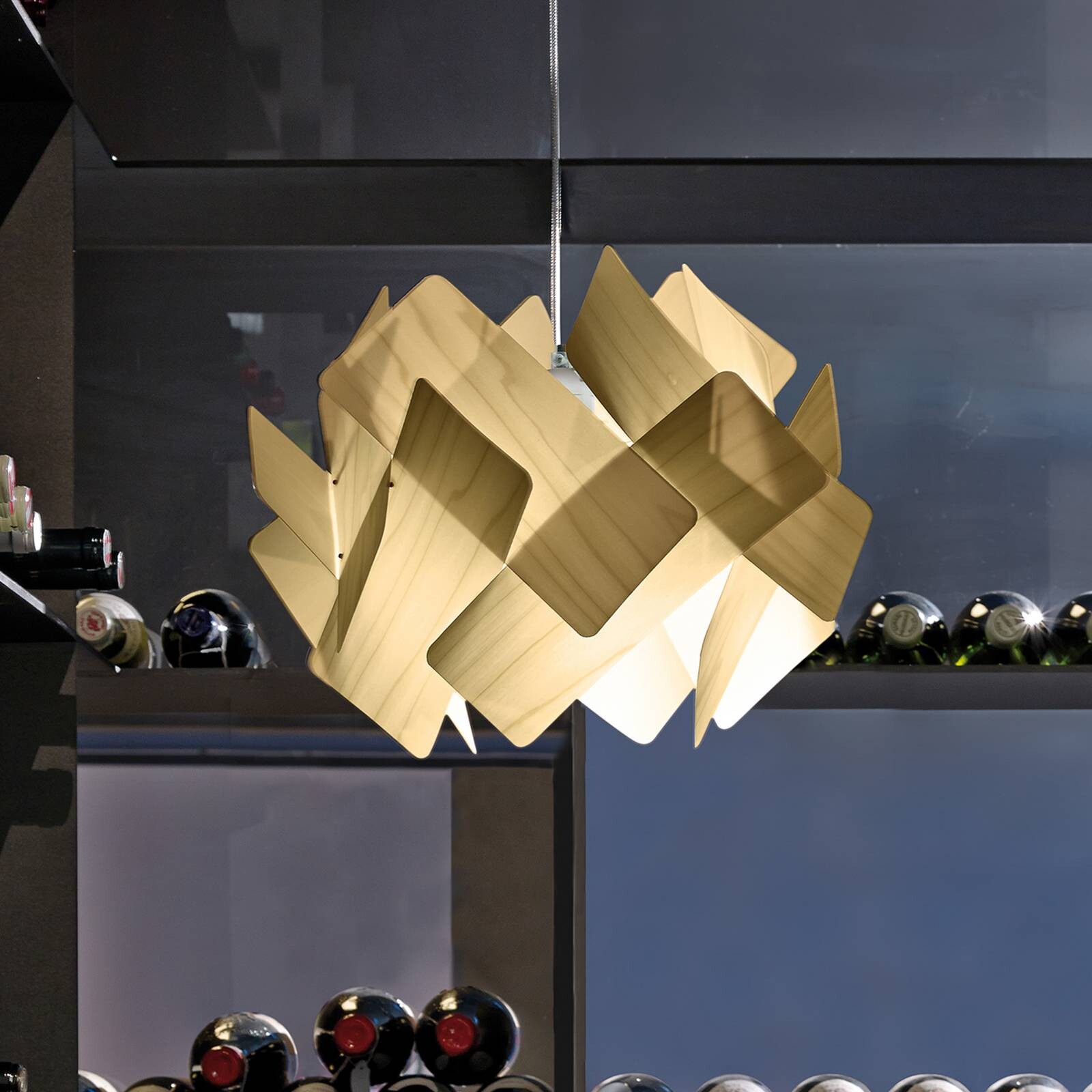 Závesné svietidlo LZF Escape, farba slonová kosť/nikel Ø 30 cm drevo