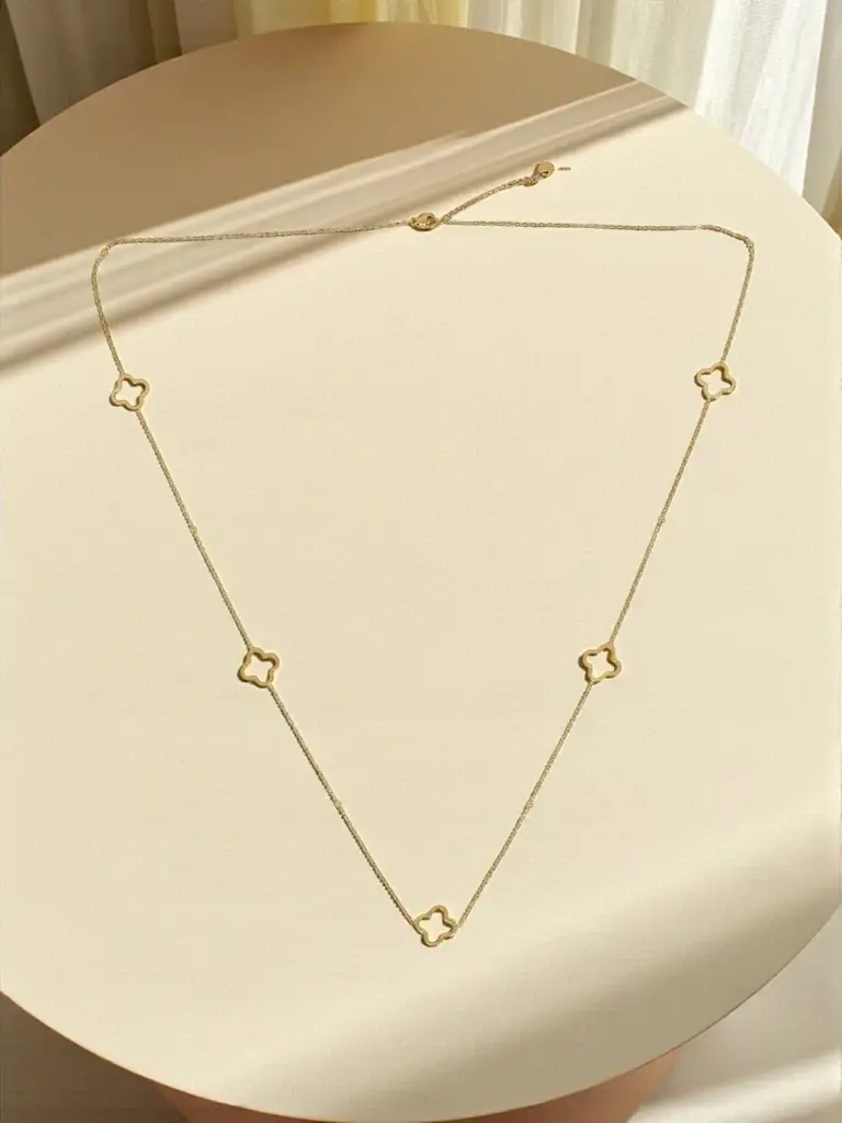 Náhrdelník Resti Lira s motívom ďateliny