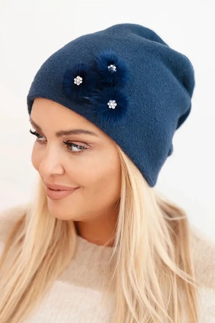 Kesi Dámska čiapka s ozdobnými kožušinovými kvetmi elegantná granátová