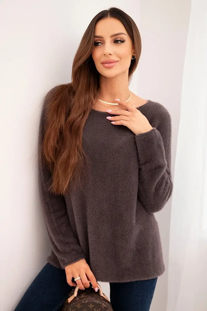 Kesi Włoski Dámsky sveter z mäkkej priadze s okrúhlym výstrihom hnedý