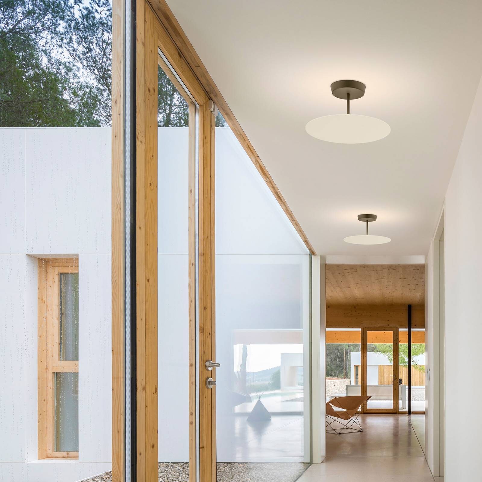 Vibia stropné LED svetlo Flat, biele, Ø 40 cm, stmievateľné DALI