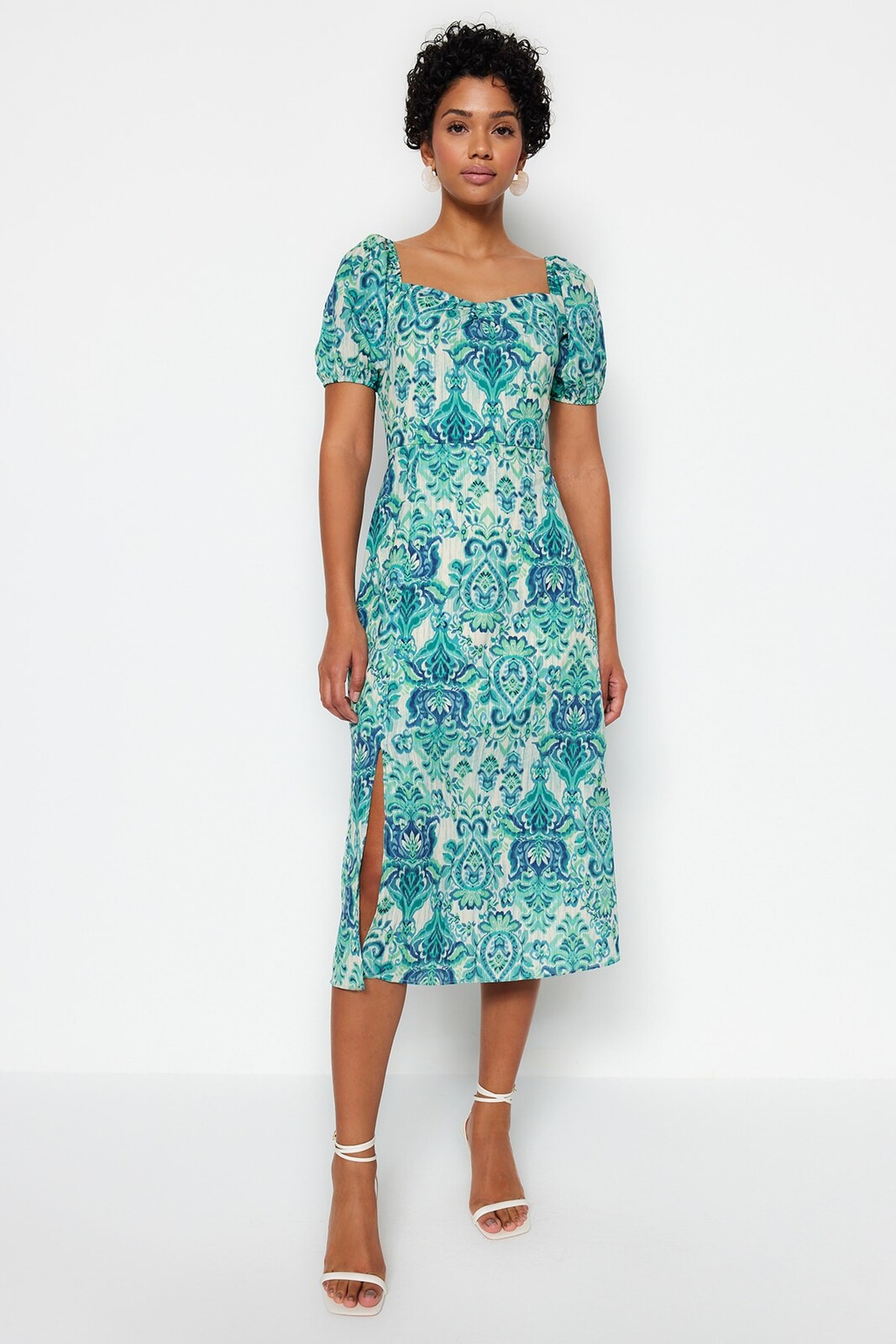 Trendyol zelený štvorcový rozparkový výstrih vzorované tkané midi tkané šaty