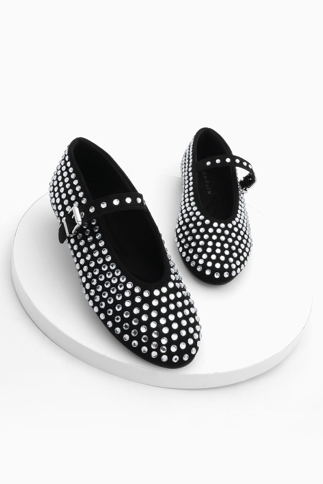 Čierne balerínky s kamienkami