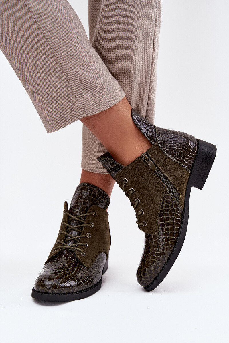 Lakované dámske čižmy s ozdobným reliéfom vystlané Vinceza