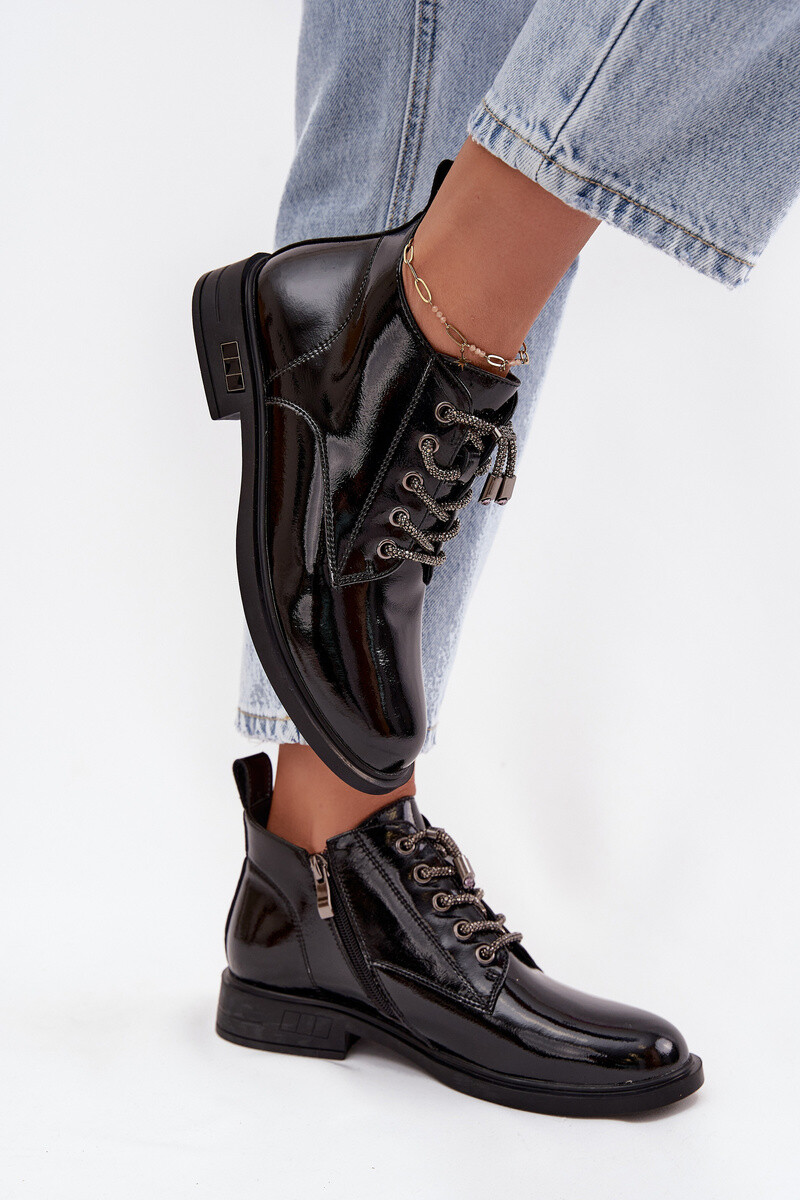 Kožené lakované dámske členkové topánky s ozdobným šnurovaním D&A