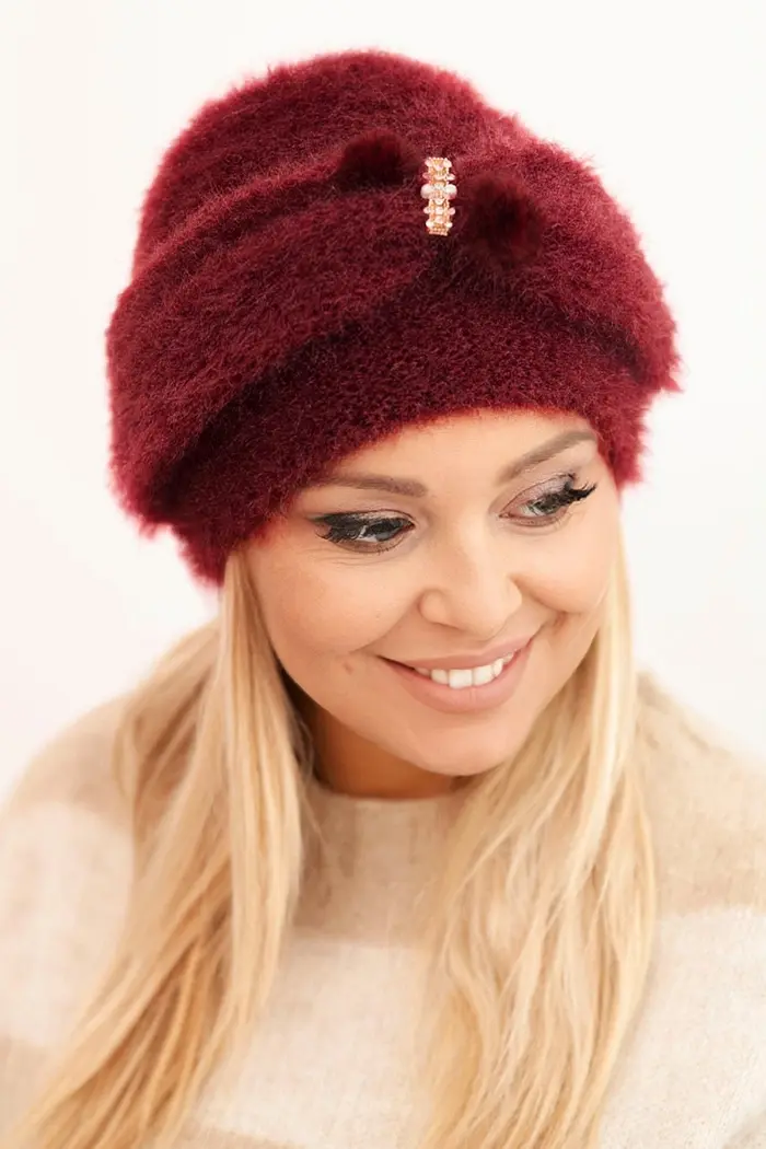 Kesi Dámska zimná čiapka huňatá s ozdobou a kožušinou bordová