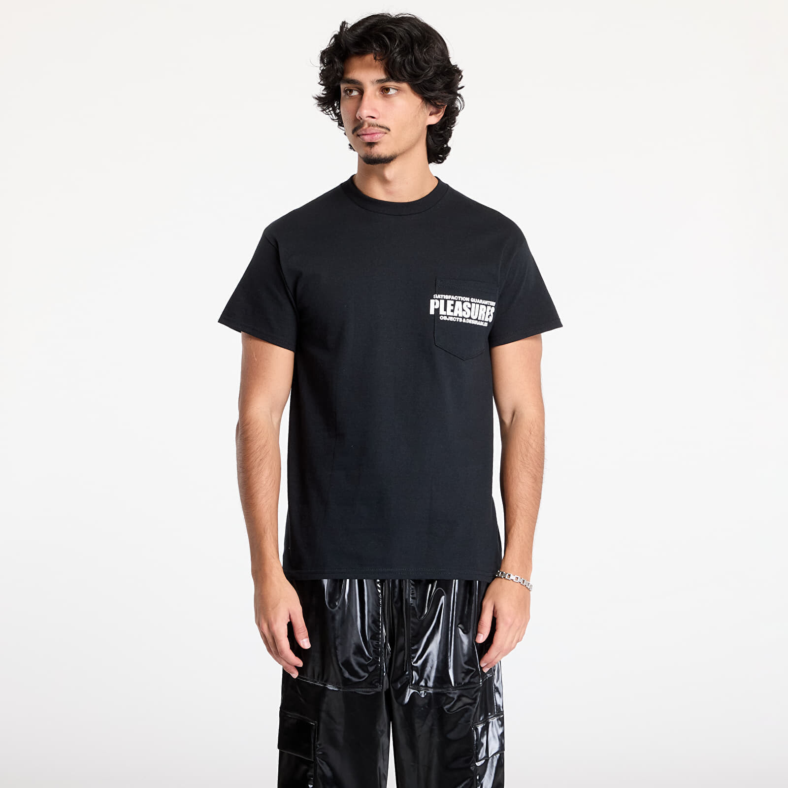 Tričko PLEASURES Staff Pocket T-Shirt Black M