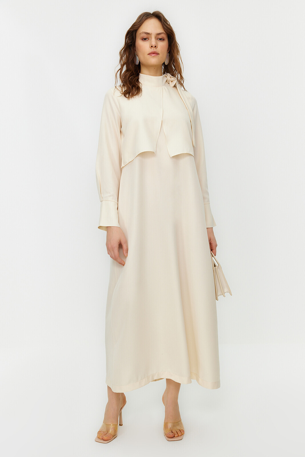 Trendyol tkané šaty s kamenným golierom a detailom kravaty