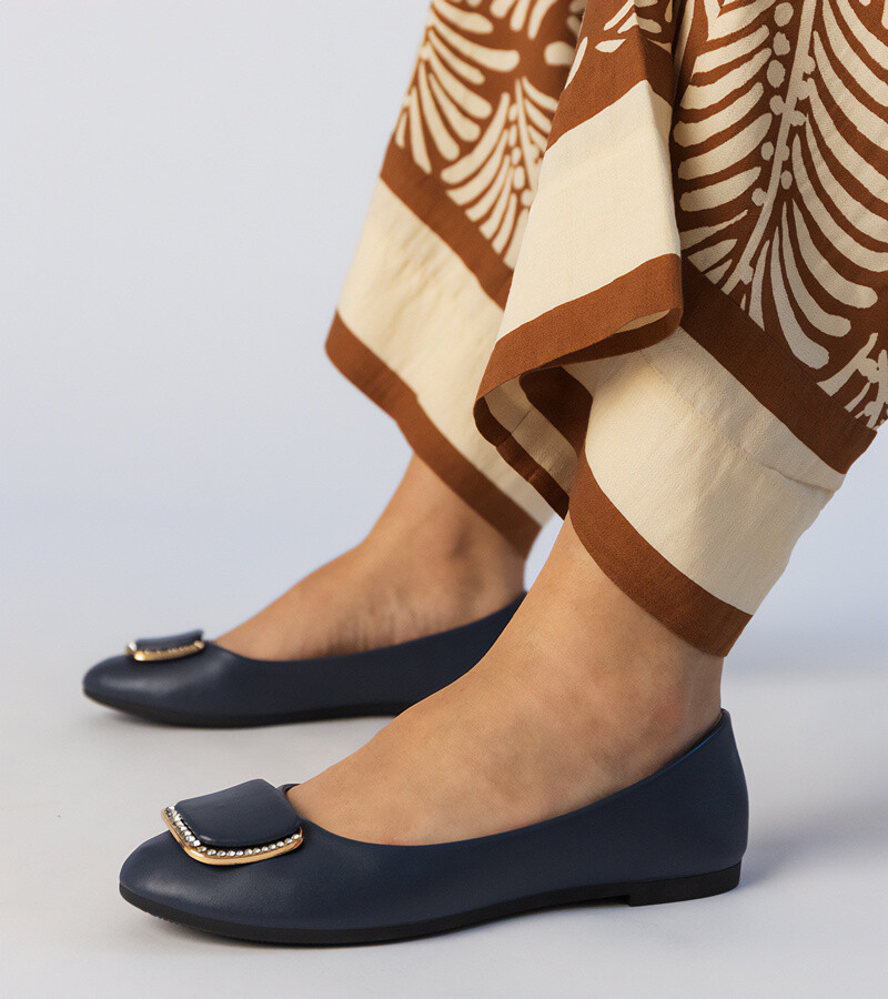 marka niezdefiniowana Tmavomodré dámske balerínky s kryštálikmi Bejla