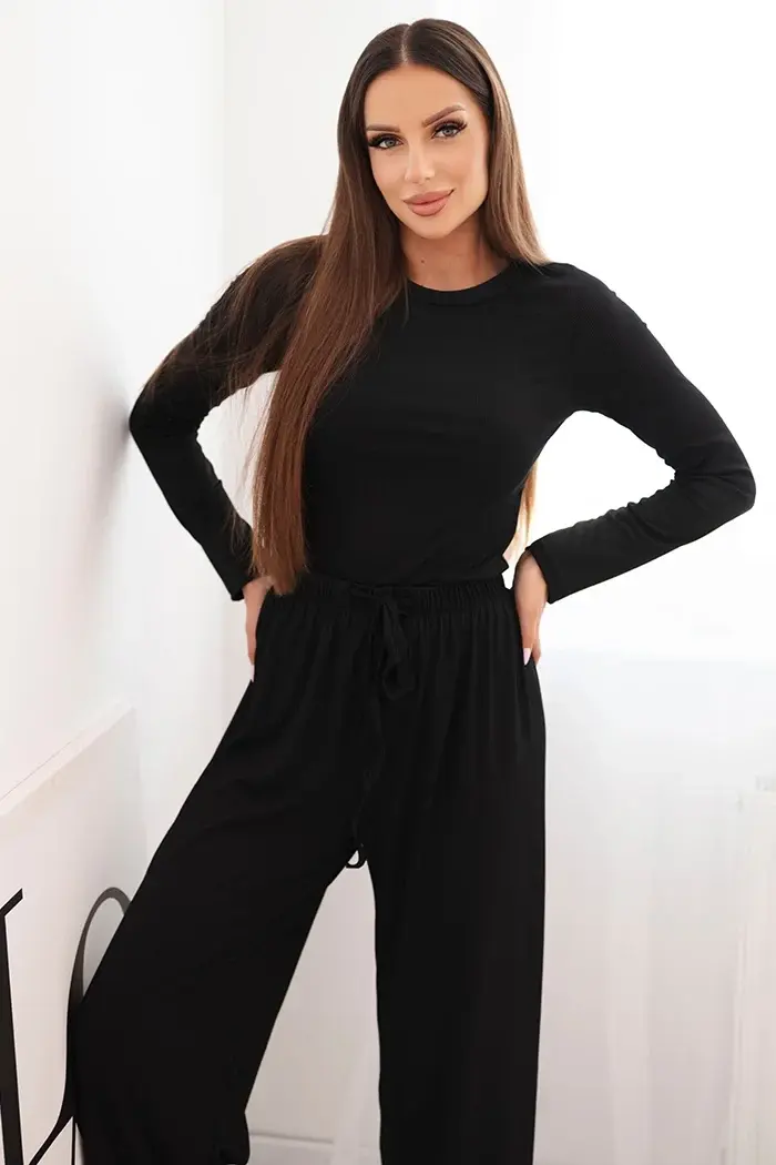 Kesi Włoski Dámsky viskózový komplet s blúzkou a širokými nohavicami čierny