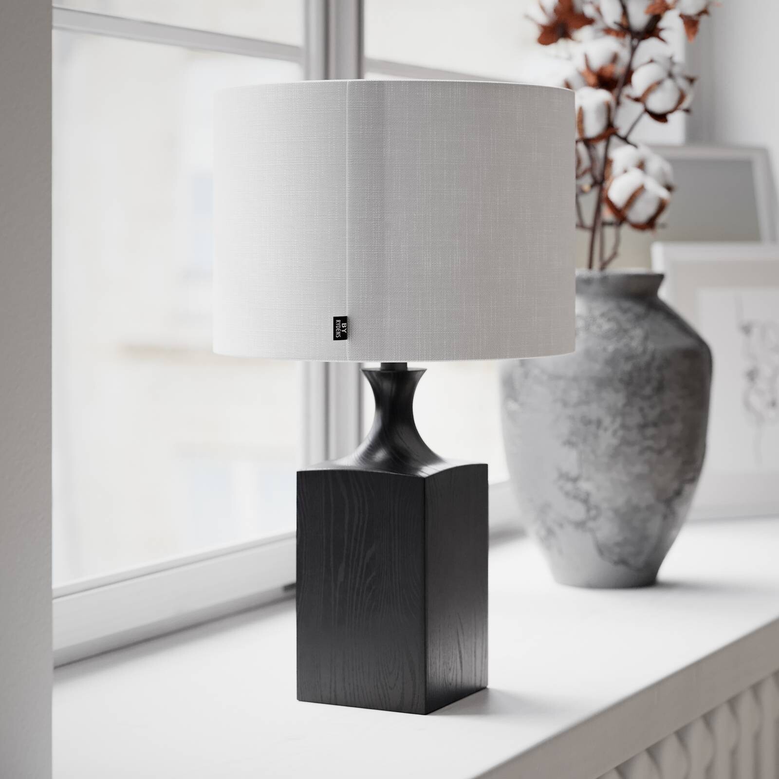 Stolová lampa Woody od Rydens, výška 41 cm, čierna/biela, drevo