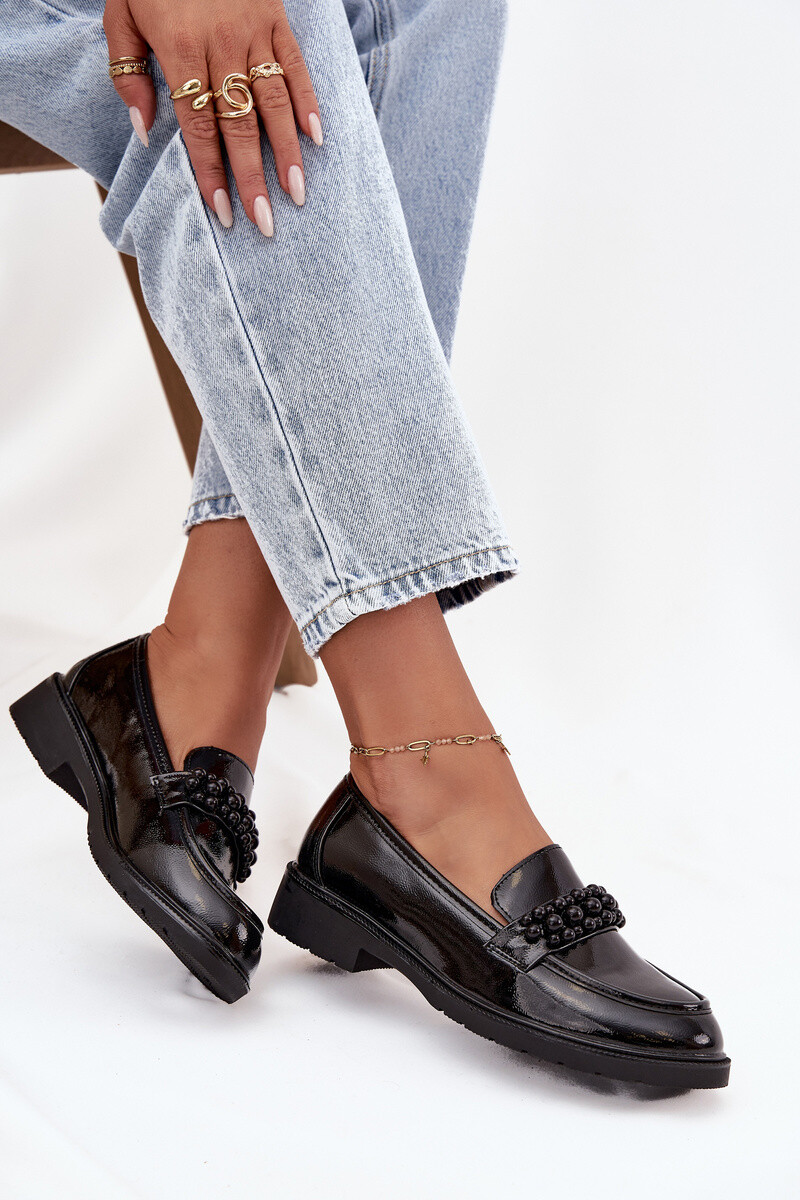 Dámske lakované mokasíny s korálkami