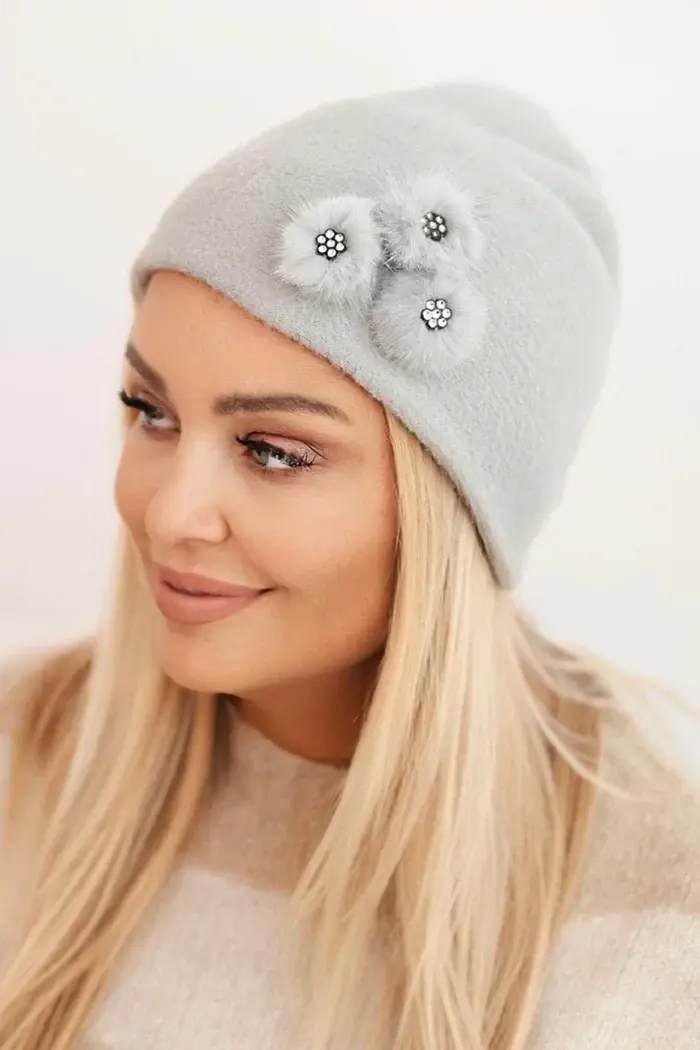 Kesi Dámska čiapka s ozdobnými kožušinovými kvetmi elegantná jasno šedá