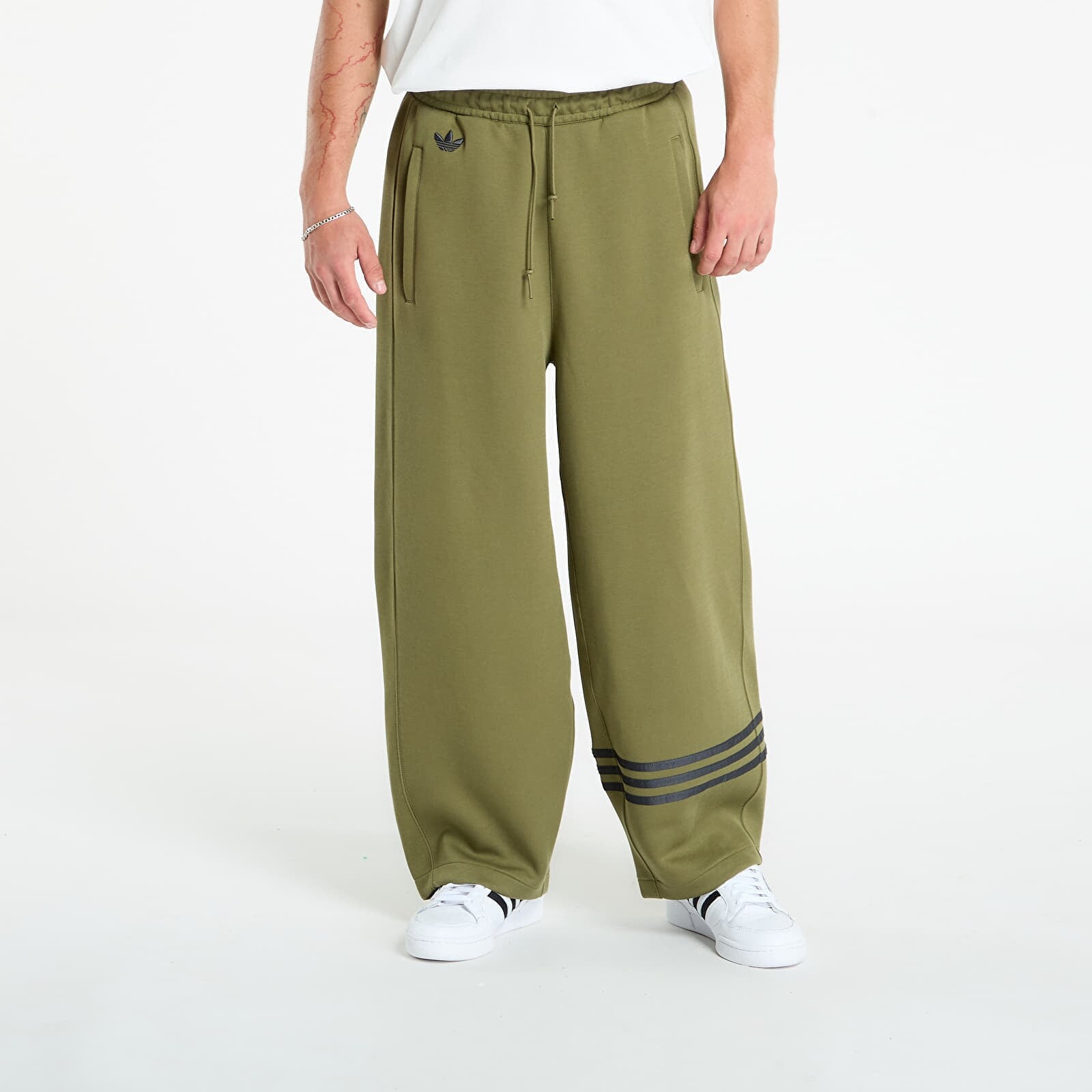 Tepláky adidas Neuclassics Sweatpants Focus Olive S