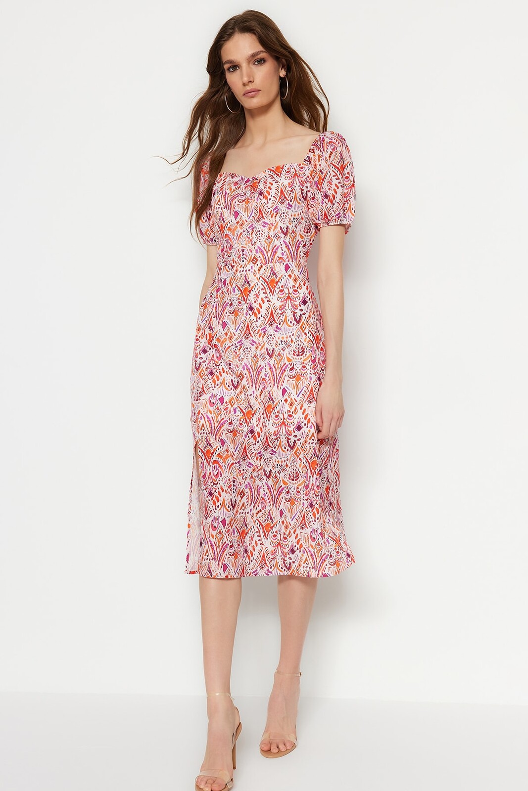 Trendyol ružový štvorcový výstrih rozparku vzorované tkané midi tkané šaty