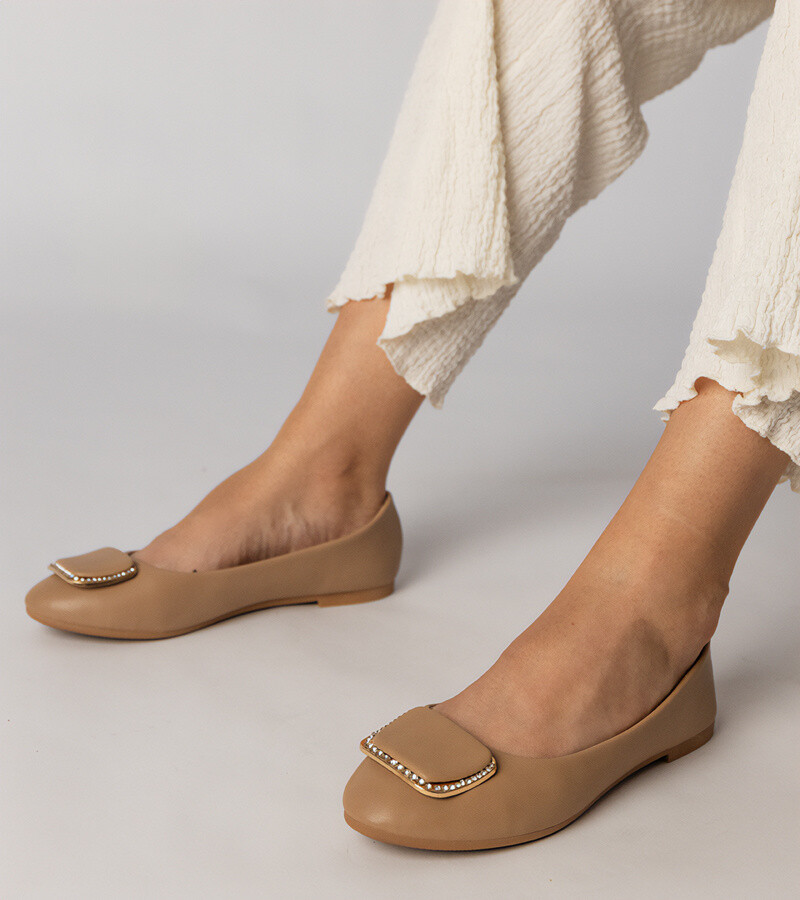 marka niezdefiniowana Hnedé dámske balerínky s kamienkami Bejla