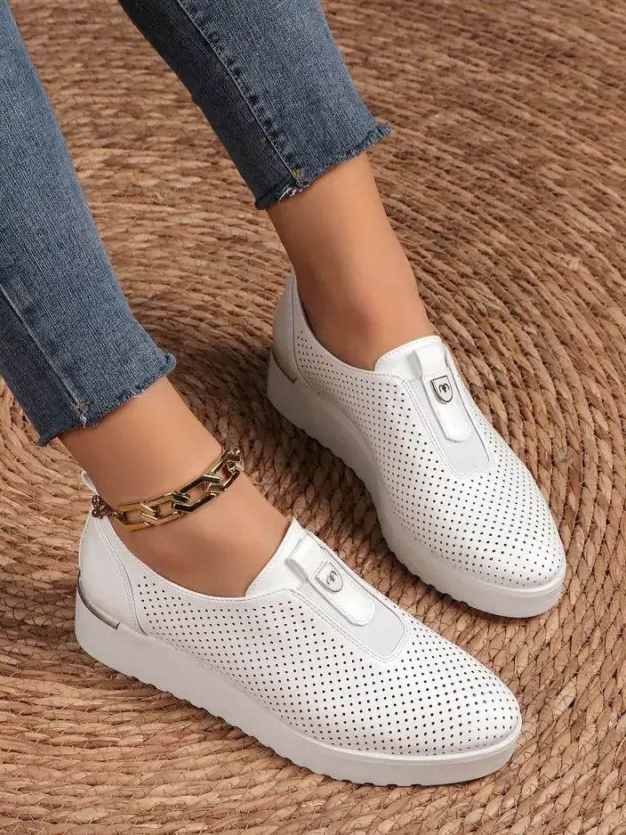 Dámske perforované slip-on topánky Goffies