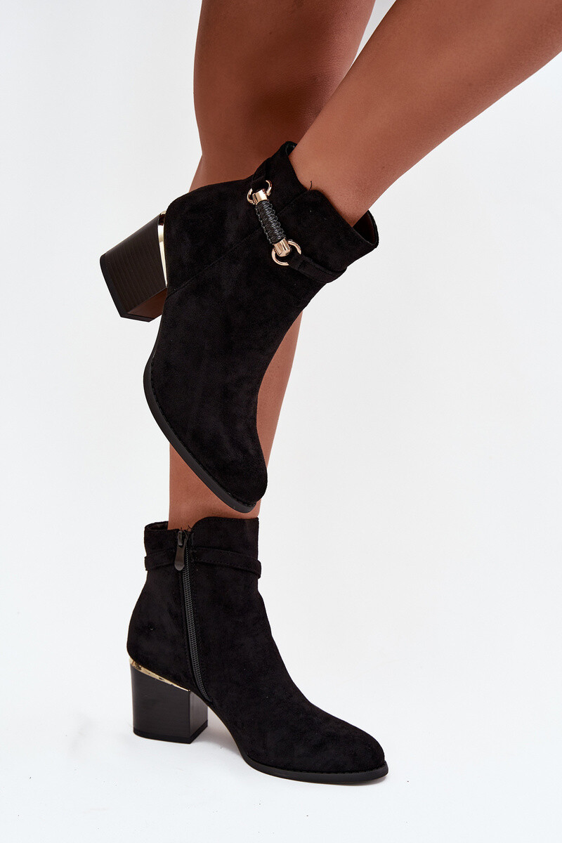 Boto Dámske zimné topánky s izoláciou na podpätku s ozdobným pásom Čierne Galissa