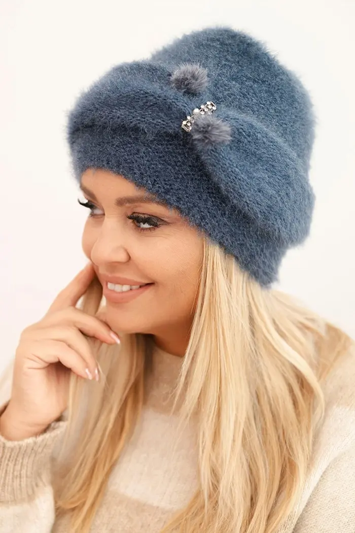 Kesi Dámska zimná čiapka s ozdobou a kožušinou džínová farba