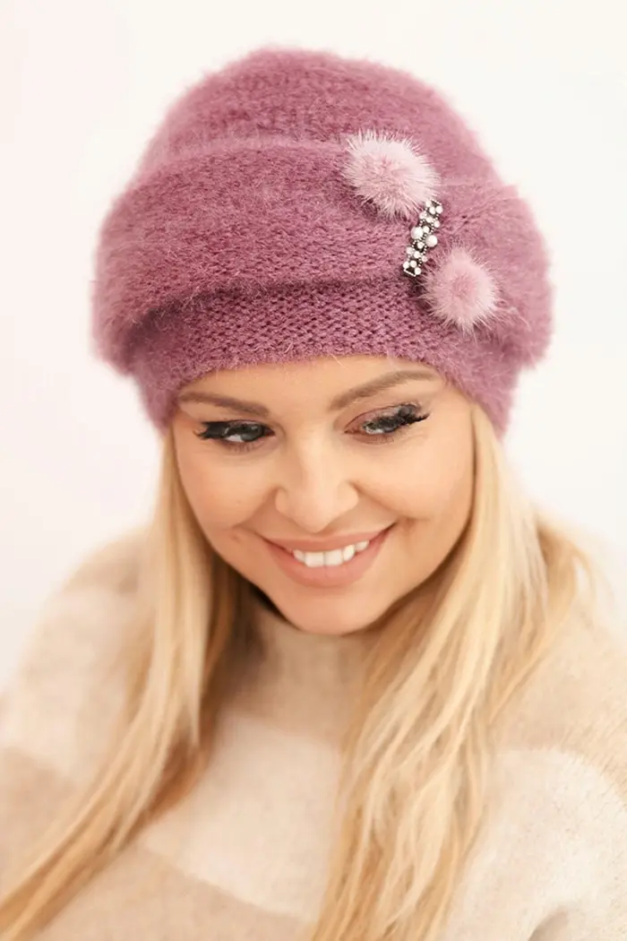 Kesi Dámska zimná čiapka chlpatá s ozdobou a kožušinou tmavo ružová