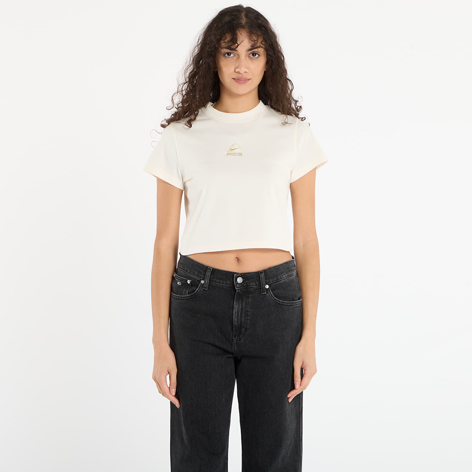 Tričko Nike ACG Women's Dri-FIT Short-Sleeve T-Shirt Pale Ivory/ Lt Khaki/ Parachute Beige XS