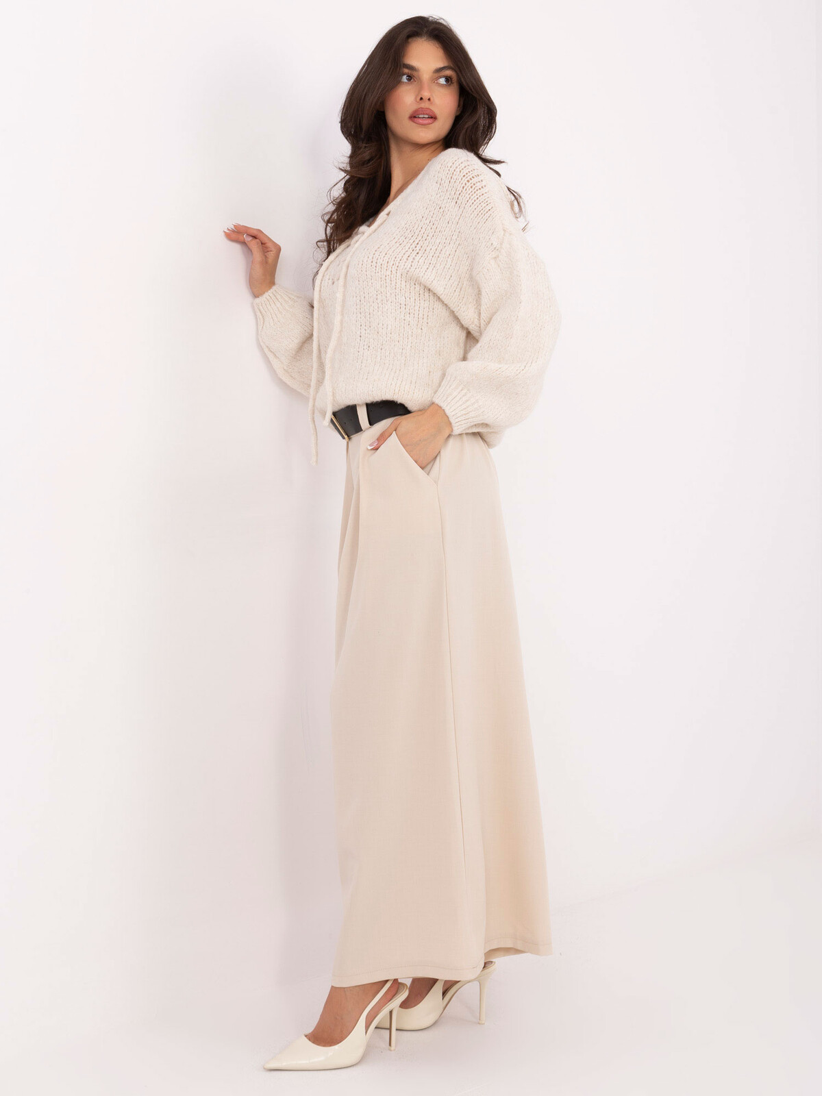 Svetlobéžové nohavice s vysokým pásom