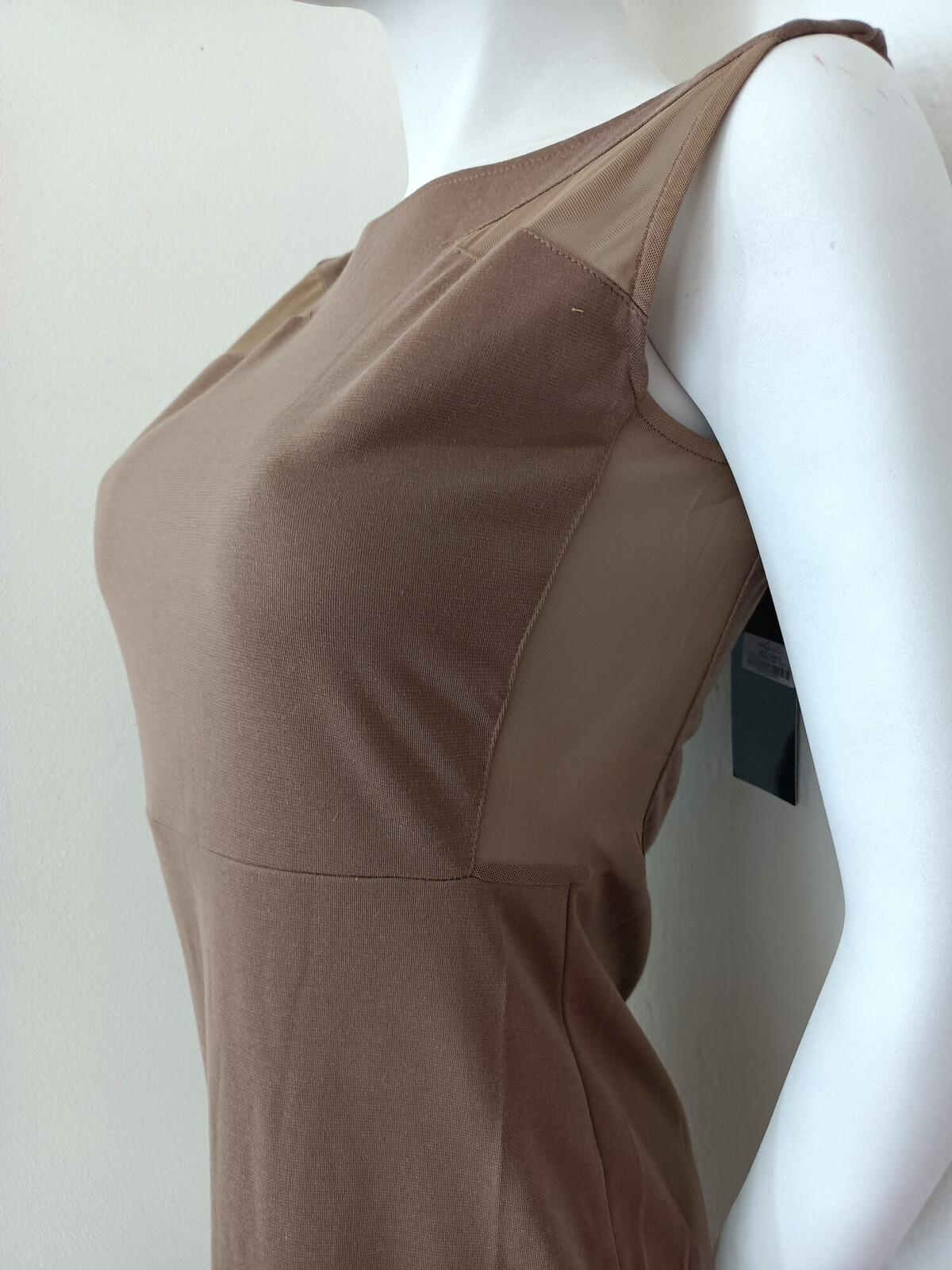 Dámske šaty bez rukávov 18417 hnedé - Koucla 14