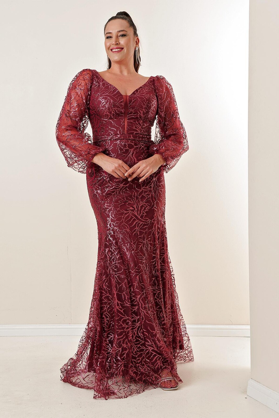 Dlhé plus size šaty s trblietavým vzorom