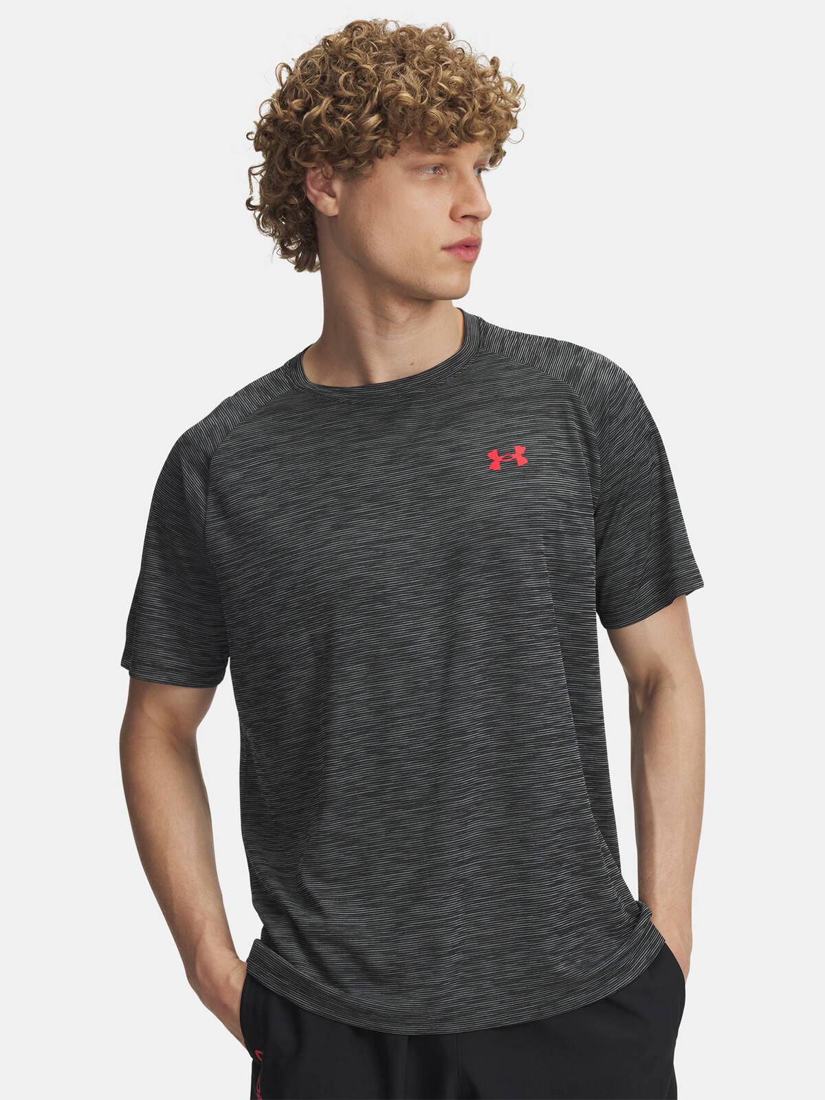 Men's Under Armour UA Tech Textured SS-BLK T-Shirt - Men's