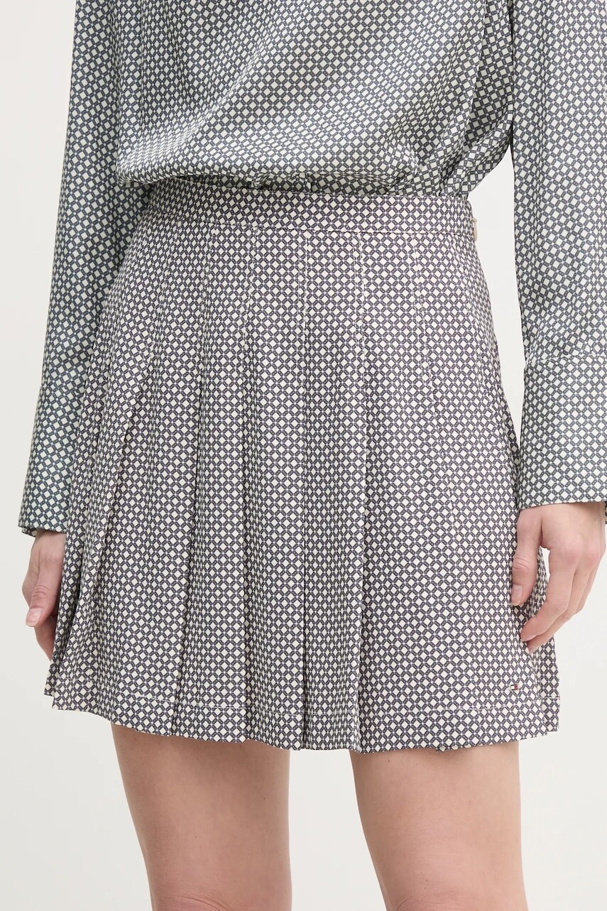 Sukňa Tommy Hilfiger šedá farba, mini, áčkový strih, WW0WW43880