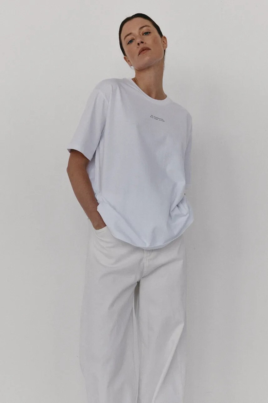 Bavlnené tričko MUUV. SAD GENERATION WITH HAPPY PICTURES dámske, biela farba