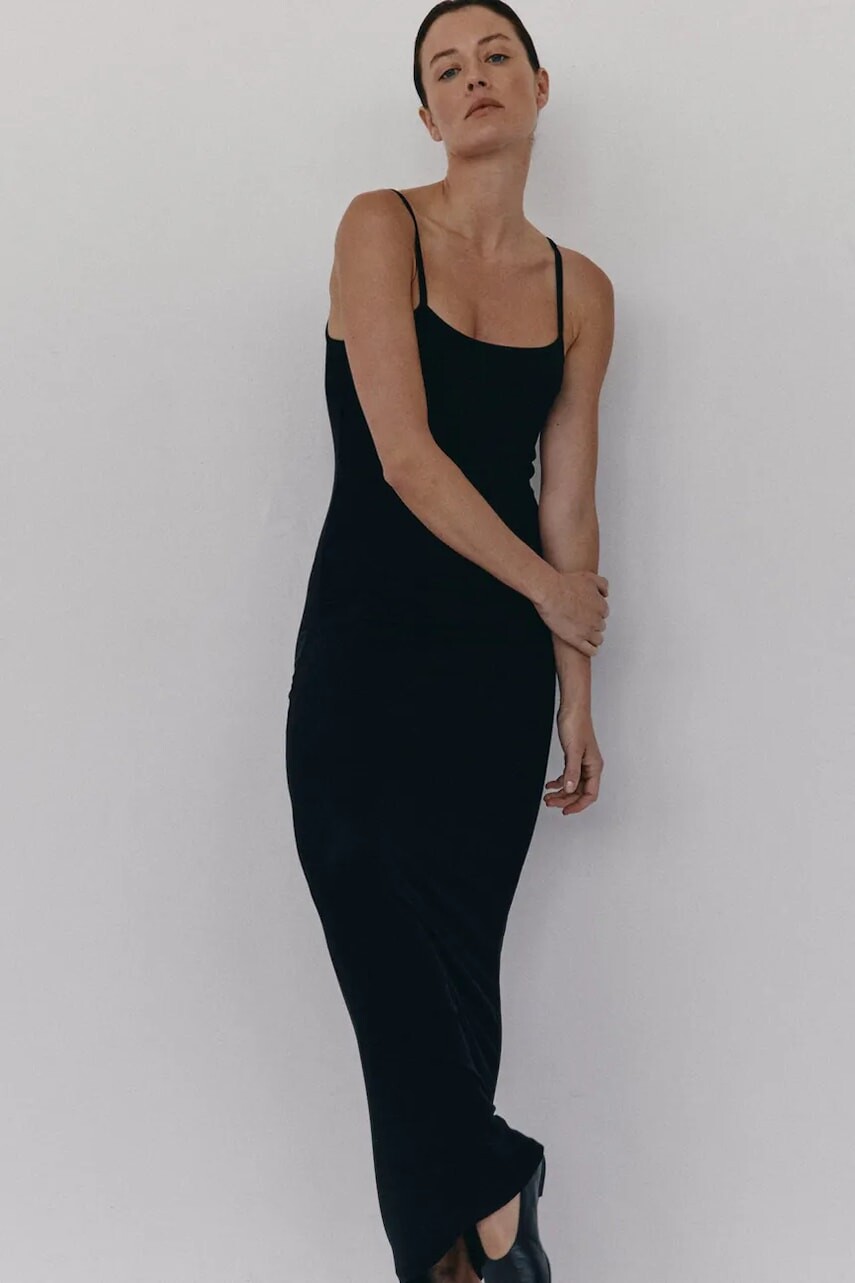 Šaty MUUV. JORDE čierna farba, maxi, priliehavé