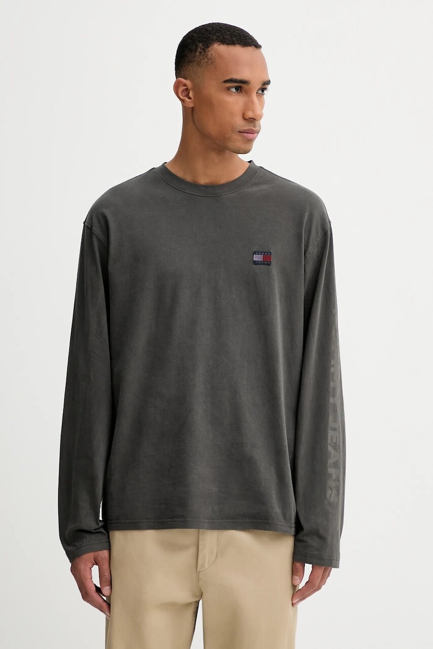 Bavlnené tričko s dlhým rukávom Tommy Jeans šedá farba, vzorované, DM0DM21976