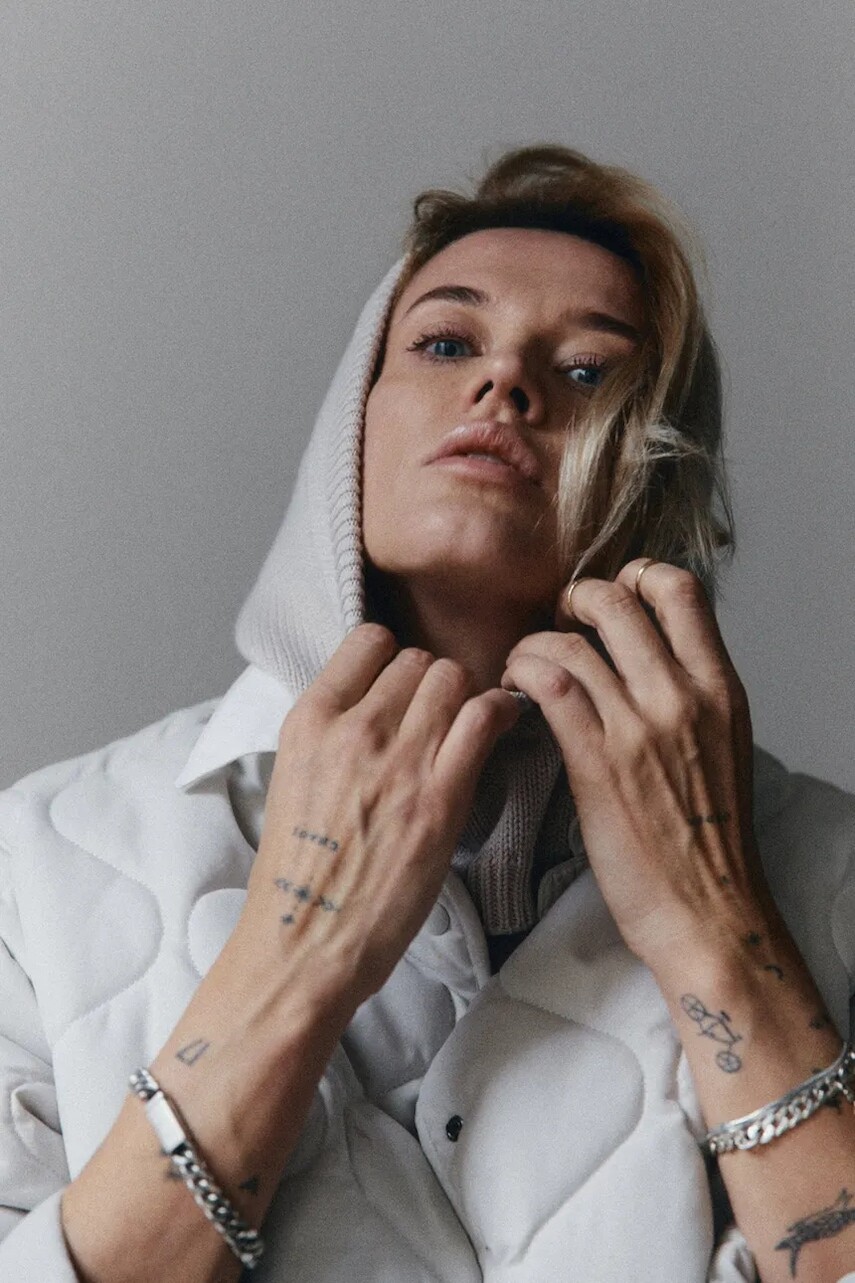 Kukla MUUV. CALLA béžová farba