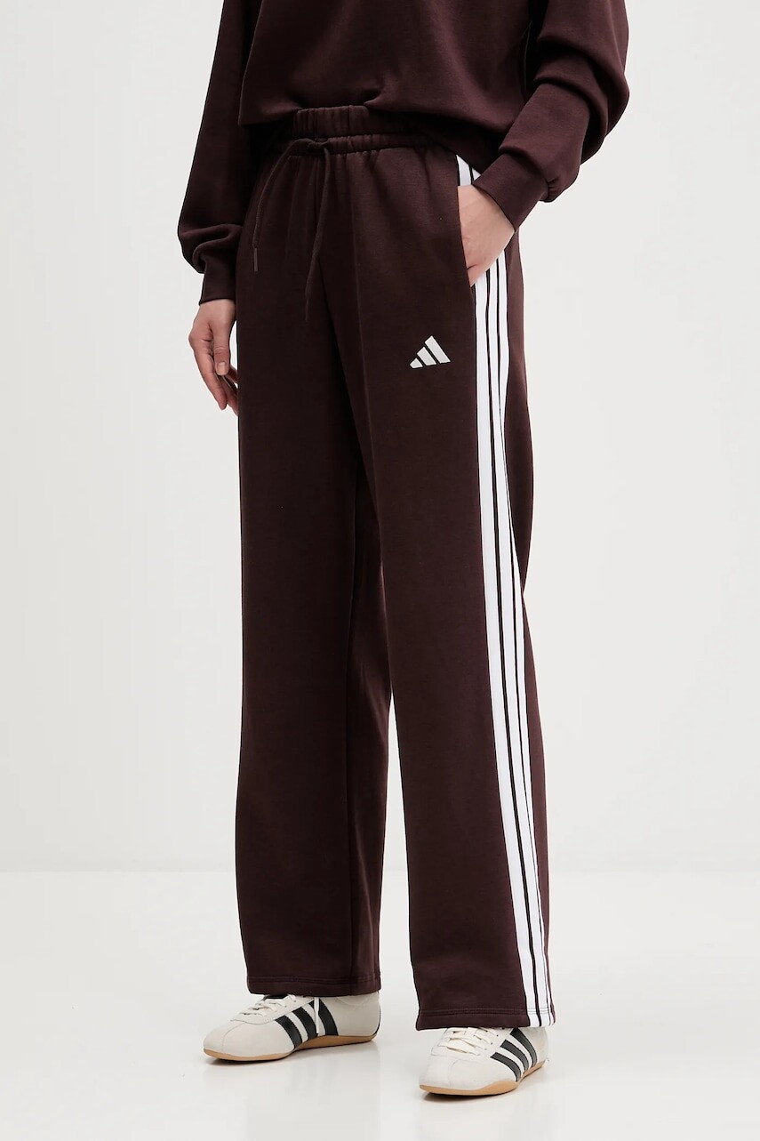 Tepláky adidas Essentials hnedá farba, s nášivkou, JY3091