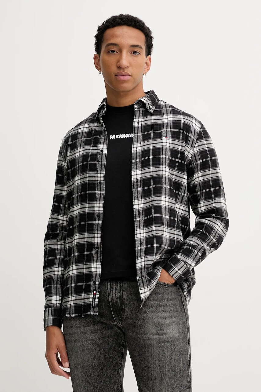 Bavlnená košeľa Tommy Jeans čierna farba, regular, s golierom button-down, DM0DM22024