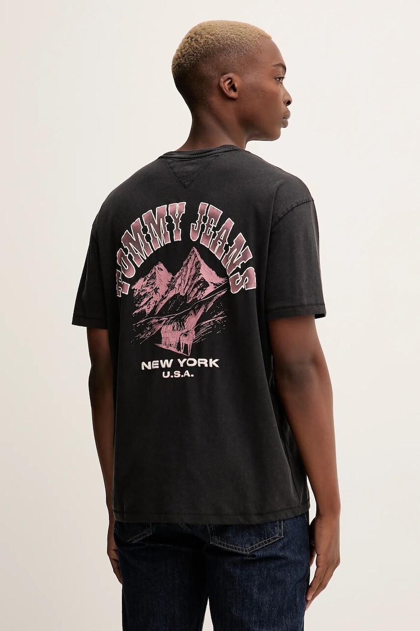 Bavlnené tričko Tommy Jeans pánske, čierna farba, s potlačou, DM0DM22060