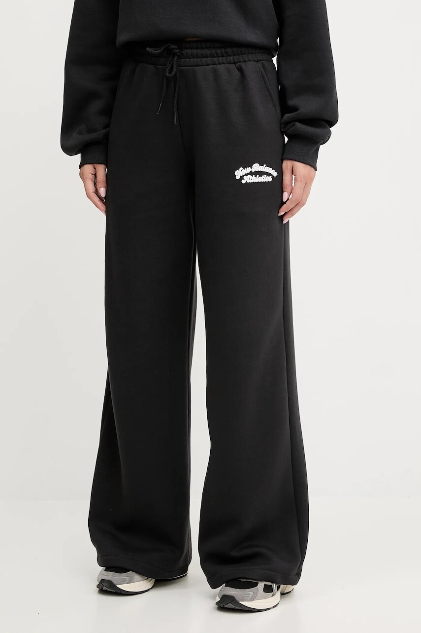 Tepláky New Balance čierna farba, s nášivkou, WP53902BK